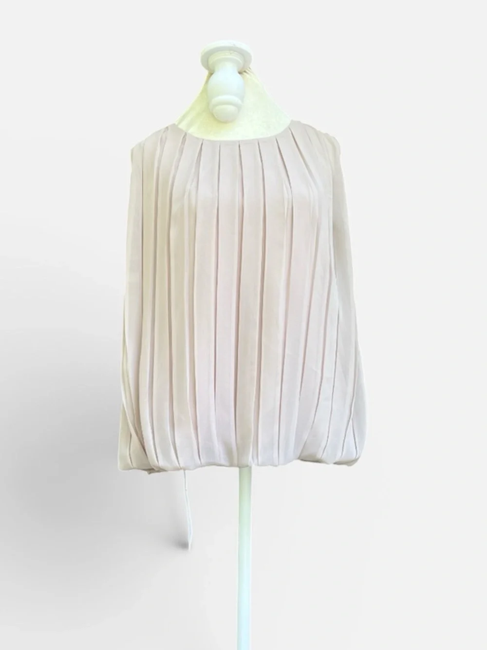 Calvin Klein Sleeveless Pleated Bubble-Hem Blouse in Tan Size Large - Picture 4 of 13